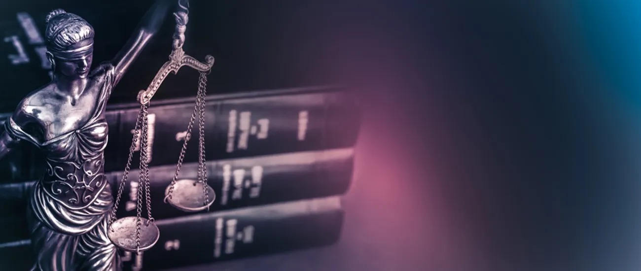 أفضل 10 كتب قانونية يجب أن يقرأها كل محامٍ في الإمارات: دليلك للتميز المهني